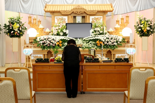 出棺前の花入れの儀について徹底解説 川崎市 横浜市の葬儀なら 株 花葬